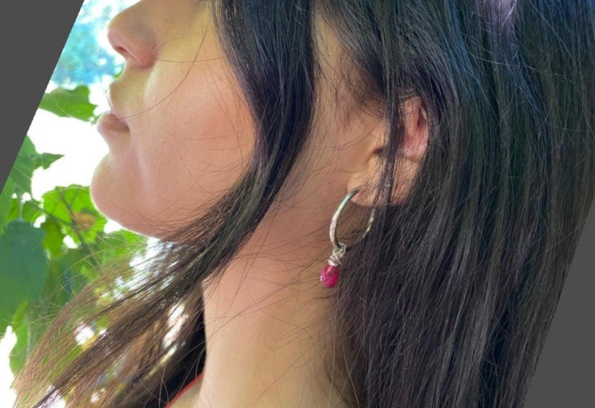 Argollas con colgante rubí